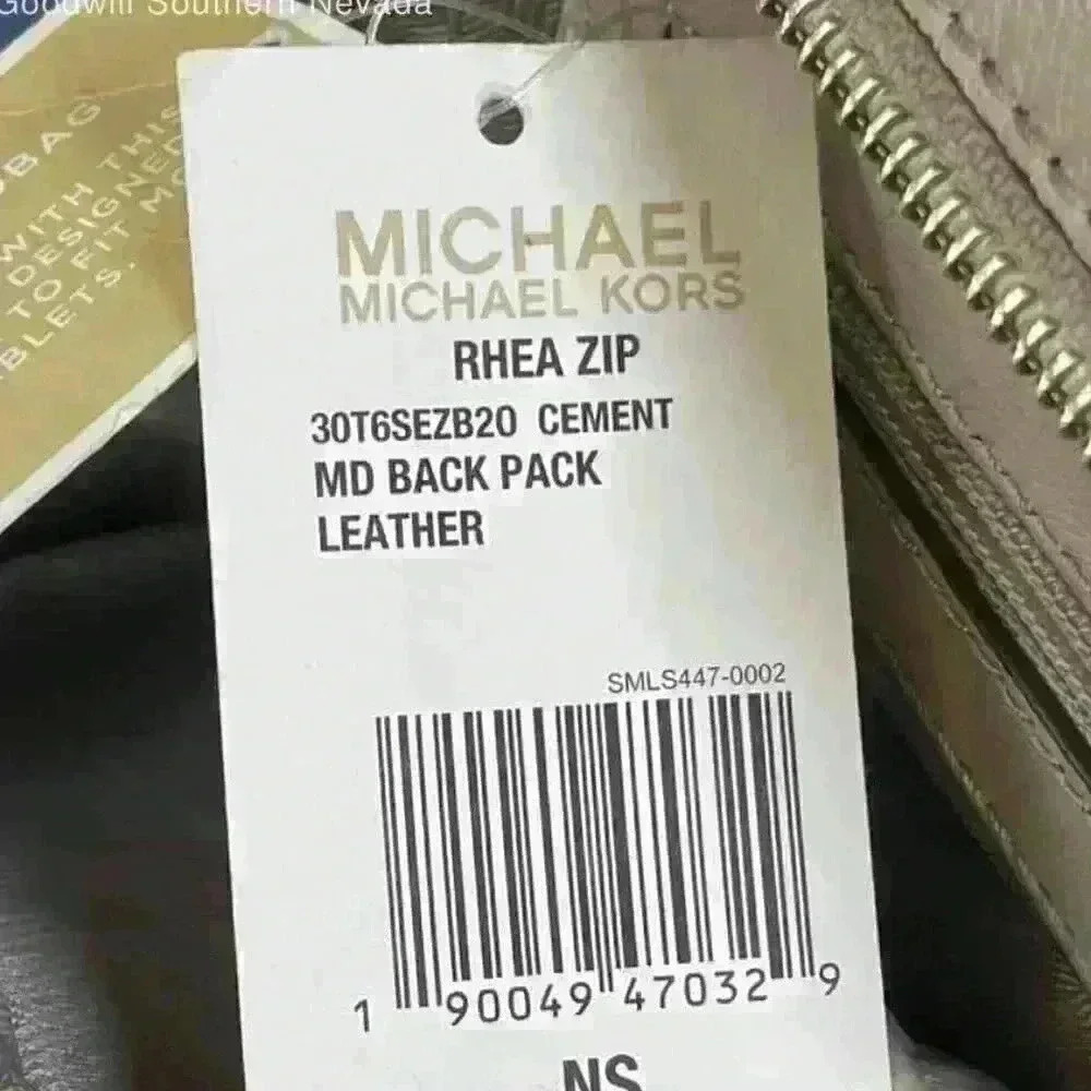 𝅺MICHAEL Kors Backpack​ - Picture 8 of 8